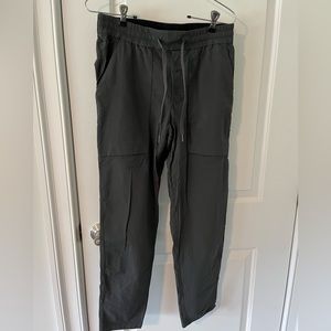 LULULEMON Men's Gray Searsucker Athletic Pants-Size Medium.